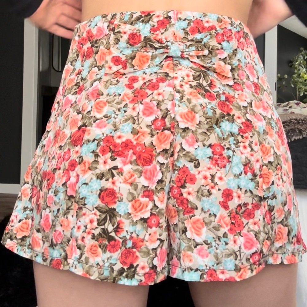 SOLD MONTEAU FLORAL SHORTS